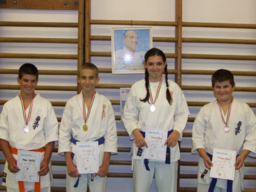 karate_verseny_szeghalmon_841_2007111384924_395.JPG