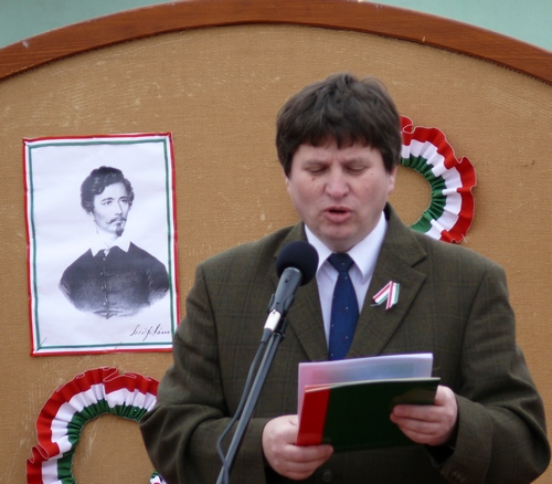 Kondoros - Vári Ferenc képviselő ünnepi beszédet mond