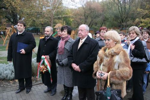 November 5-én avatták a békési Erzsébet-ligetben azt az emlékkövet, amely a Békésről származó sportszakemberek, sportolók emlékét őrzi majd. 