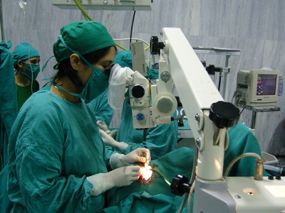 A Békés Megyei Pándy Kálmán Kórház ellátási területéhez tartozó szürkehályogos betegeknek az elmúlt évben már akár tizenegy hónapot is várniuk kellett a szemészeti beavatkozásra