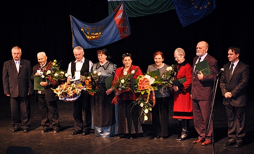 A 'Békés megye kisebbségéért' díjjal 2010-ben kitüntetettek Tolnai Péterrel (balról az első) és Kónya Istvánnal (jobbról az első)