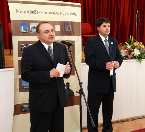 Máté Pál, Körösnagyharsány polgármestere és Farkas Zoltán, Békés Megye Képviselő-testületének elnöke (akkori alelnöke) a megyejárás 2010. március 26-ai állomásán
