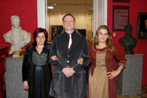 A látogatókat korhű öltözékben, segítőkész múzeumi dolgozók kalauzolták