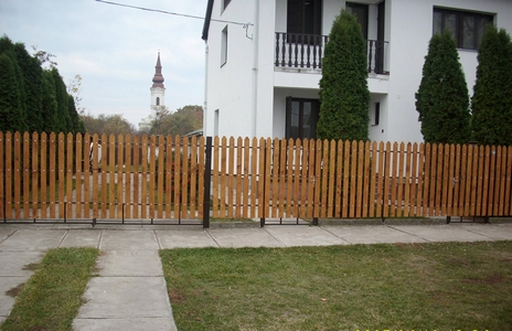 Aszociális és Gyermekvédelmi Központ Magyarbánhegyesi lakásotthonának kerítését megújították