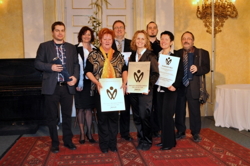 A Békés megyei díjazott kultúraközvetítő szervezetek képviselői a díjátadás után  