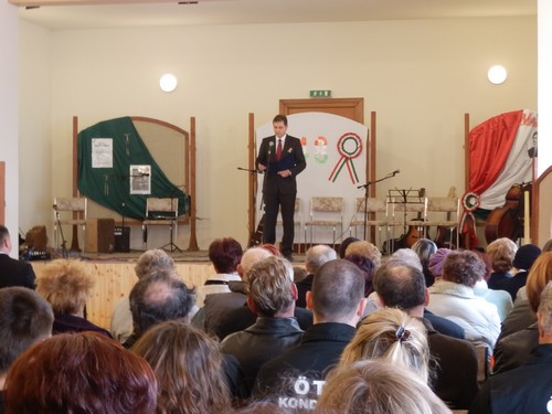 A községi ünnepség Dankó Béla polgármester ünnepi beszédével kezdődött.