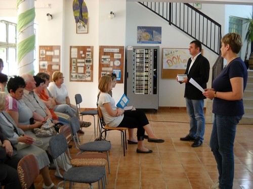 Pedagógusnap alkalmából Kozsuch Kornél alpolgármester és Lauriyneczné Trnyík Judit köszöntötte  a kondorosi iskola nevelőit.