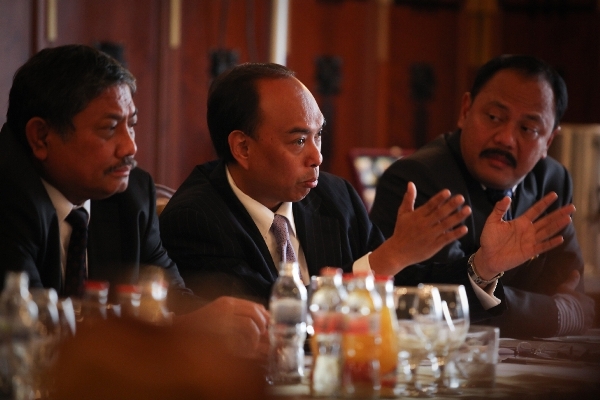 George Iwan Marantika, az Indonéz-Magyar Üzleti Tanács indonéz társelnöke (középen)