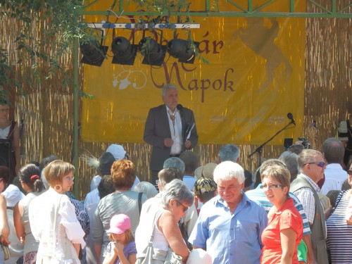 Oszter Sándor színművész, Kondoros díszpolgára örömmel vett részt a rendezvényen.