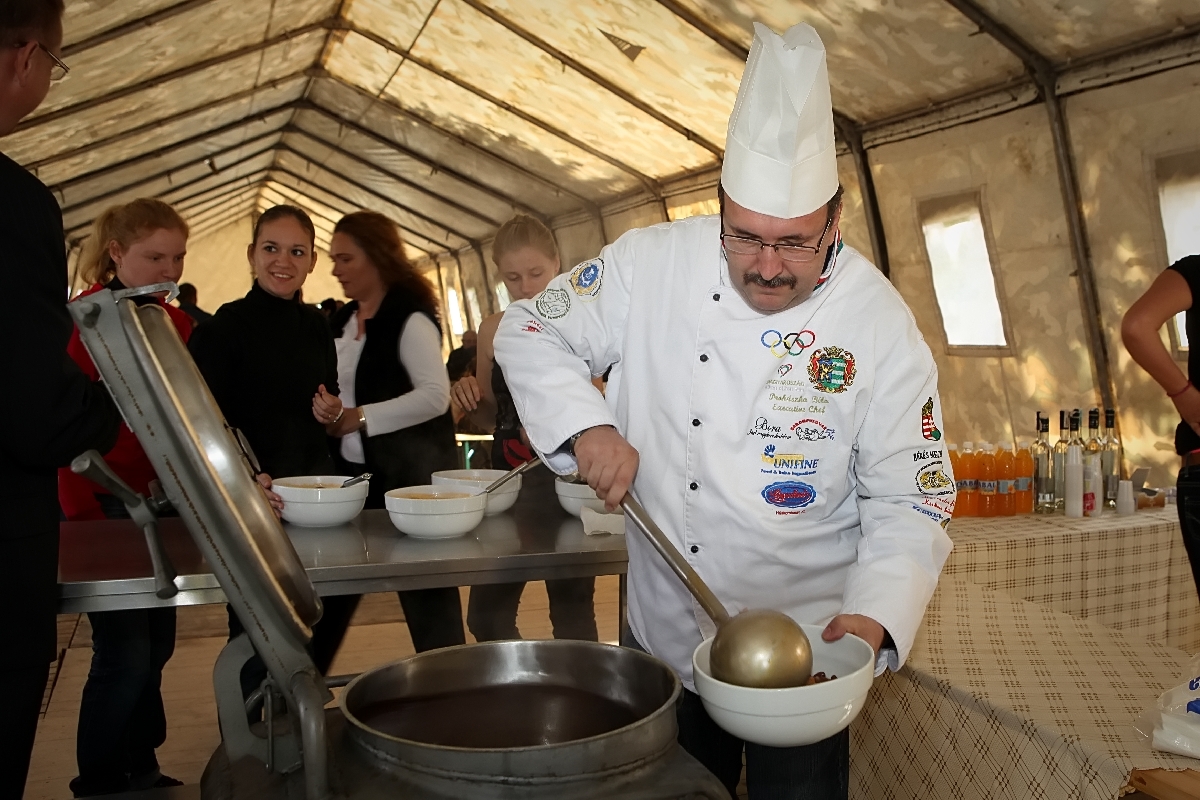 A résztvevőknek Prohászka Béla Venesz-díjas mesterszakács főzött