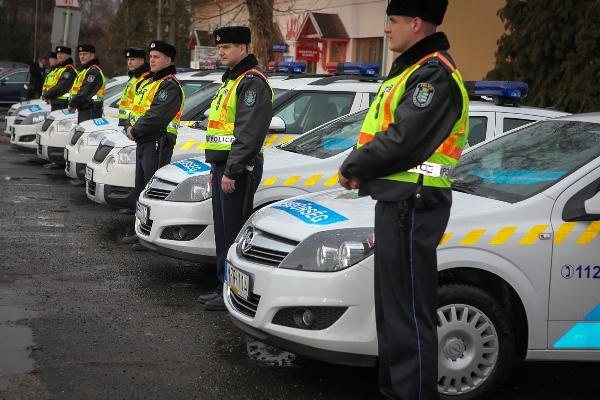 Új rendőrségi gépjárművek a Mezőkovácsházi Rendőrkapitányságon