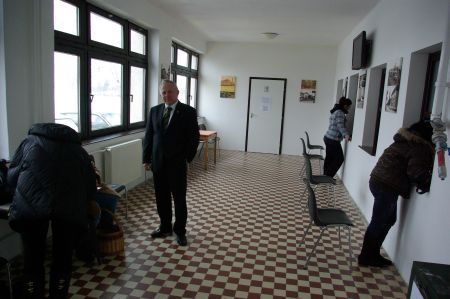 Várfi András polgármester látogatása a könyvtárban és az ügyfélszolgálaton
