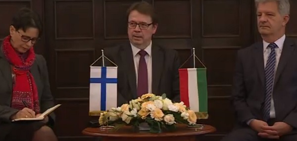 Békéscsabára látogatott a finn nagykövet (középen)