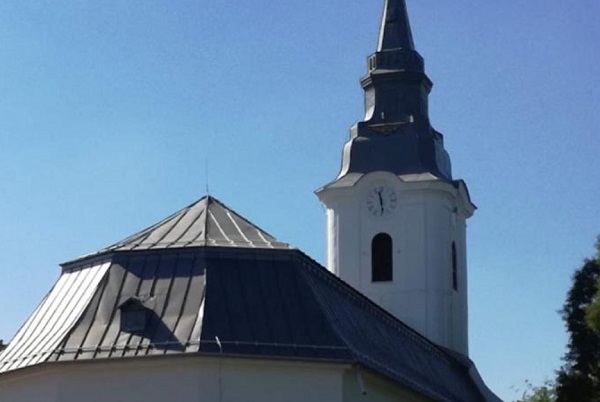 Jelentős felújításon mentek keresztül a református egyházközség épületei Geszten
