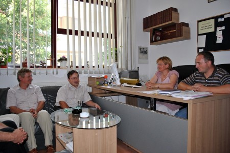 Magyar nyelvű tankönyvek érkeztek Dévára (2011. július 11.)